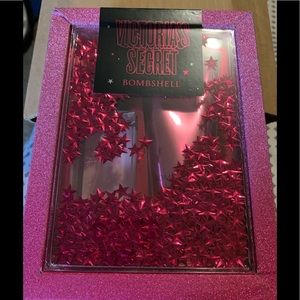 VICTORIA'S SECRET MIST & LOTION GIFT SET BOMBSHELL